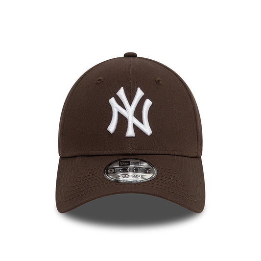 9Forty League Essential New York Yankees - Brown/White