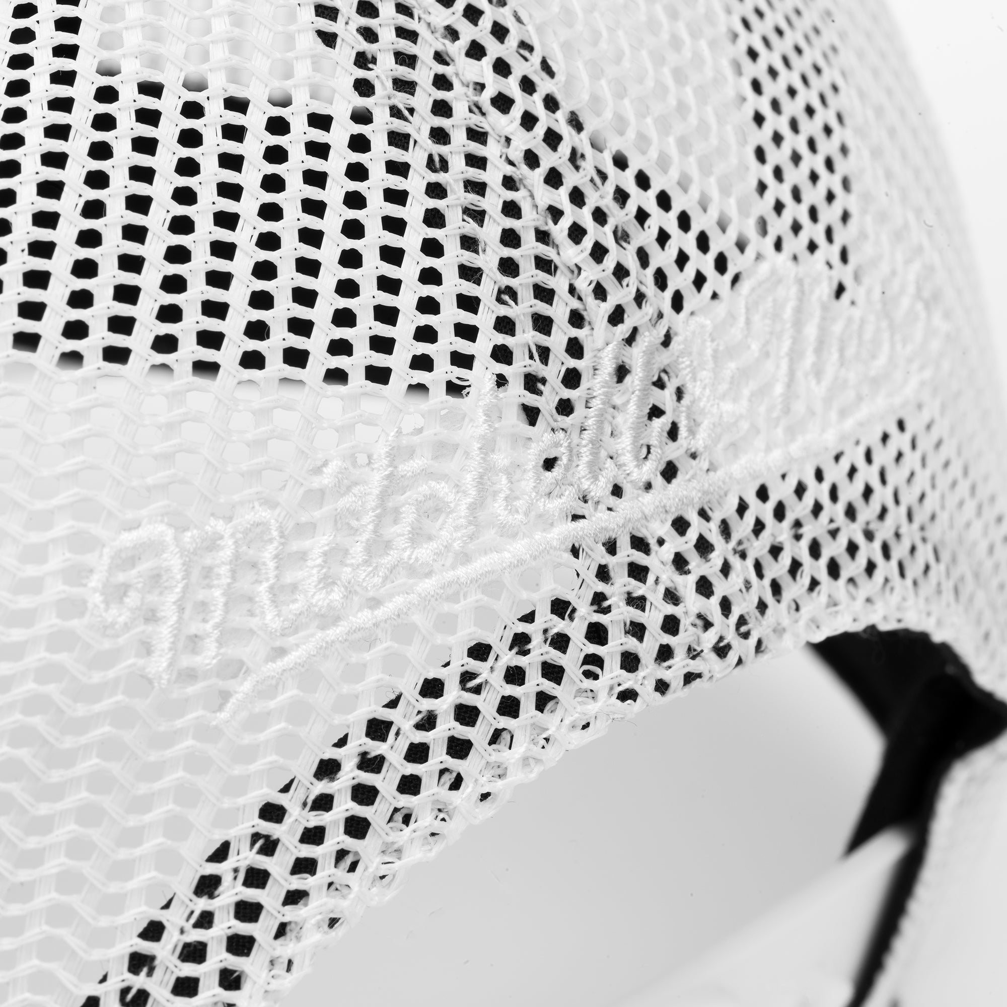 Pinscript Trucker Own Brand - White/White