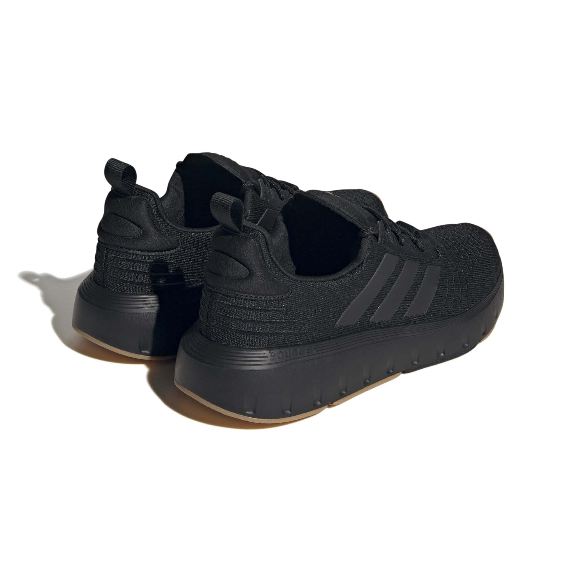 Swift Run 23 - Core Black/Core Black/Gum3