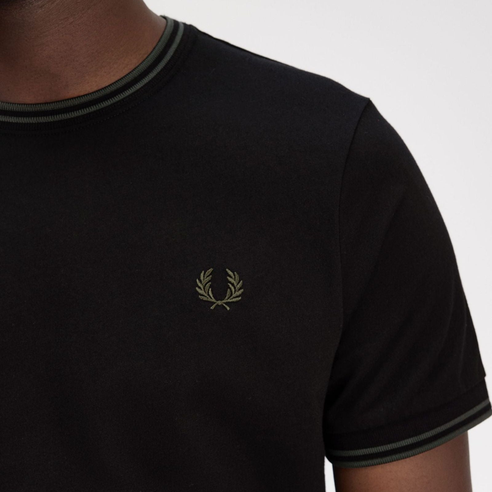 Twin Tipped T-Shirt - Black/Court Green