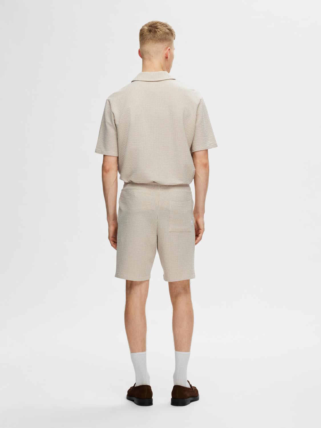 Regular Ben Seersucker Jersey Shorts - Desert Taupe Blanc De Blanc